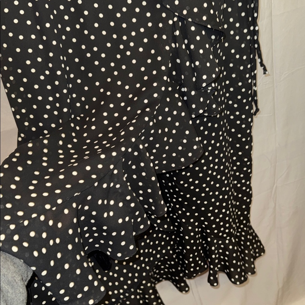 Lois Snyder Dani Max ruffle wrap dress in black with white polka dots - Picture 4 of 12